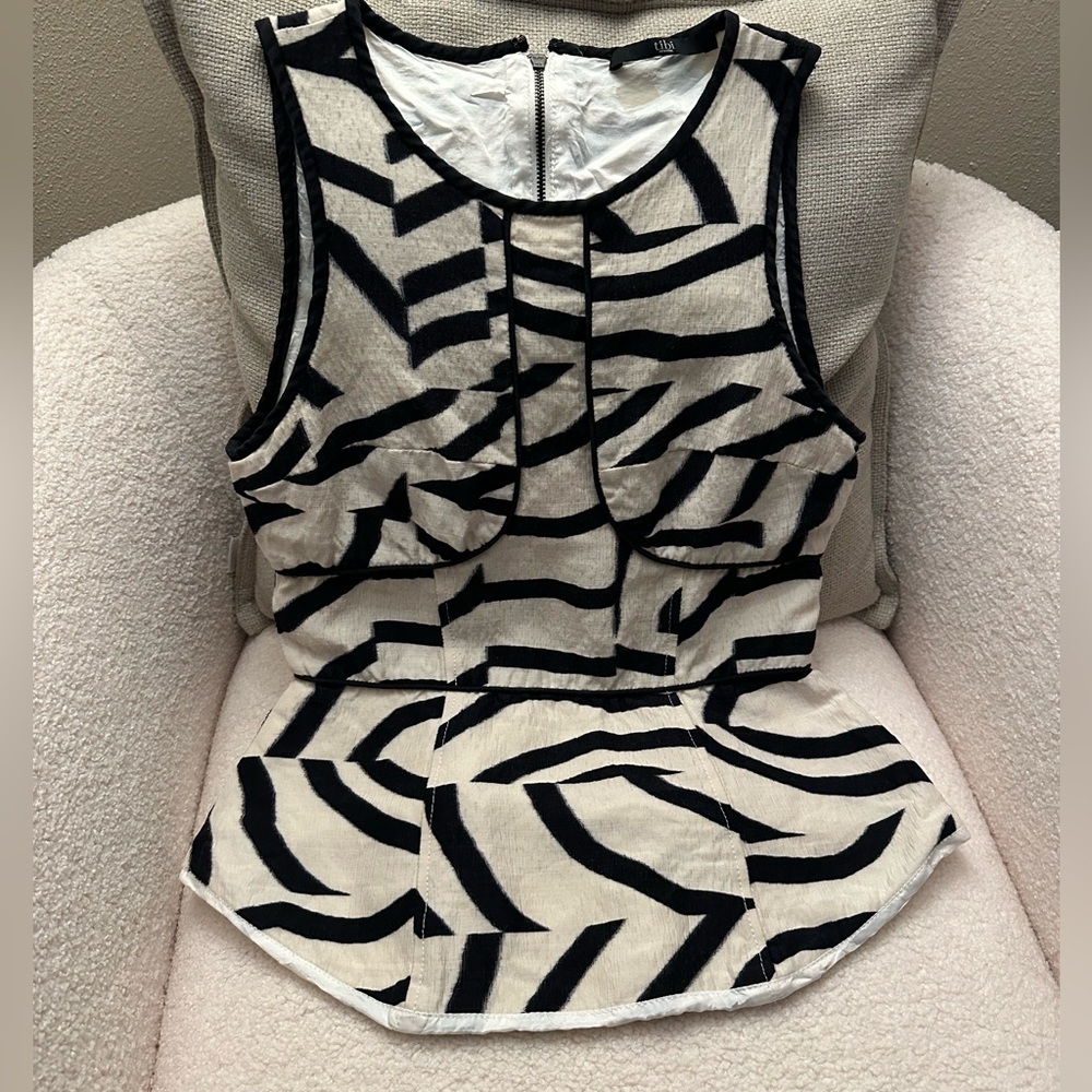 Tibi $445 Sleeveless Top with Double Zipper - Size 2